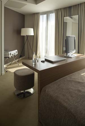 Standard single with private facilities (shower), and breakfast
